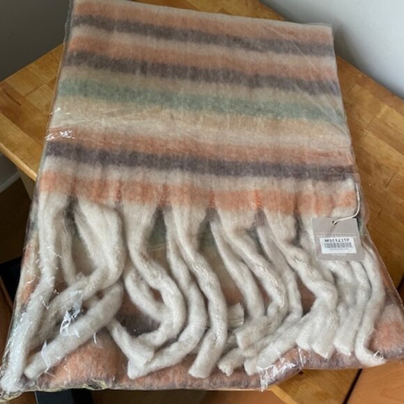 Striped Scarf / wrap - big n fuzzy - Picture 1 of 3